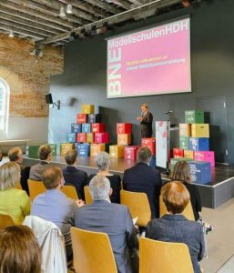 Oberbürgermeister Michael Salomo hielt eine Begrüßungsrede. Foto: Stadt Heidenheim